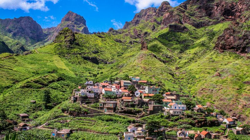 Grünes Tal rund um Ribeira Brava - São Nicolau